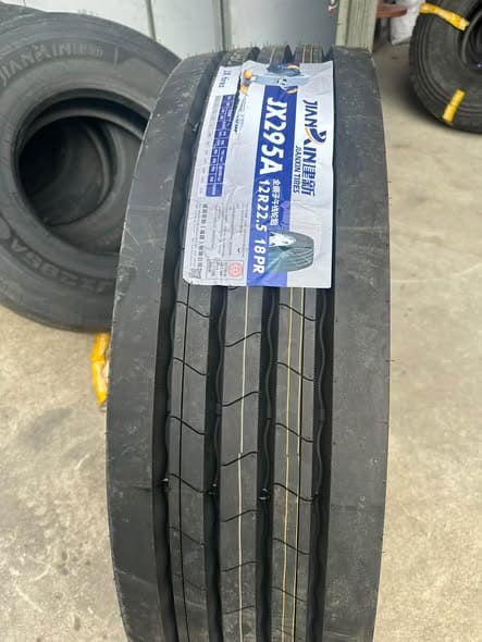 Lốp JIANXIN 12R22.5 18PR JX295A