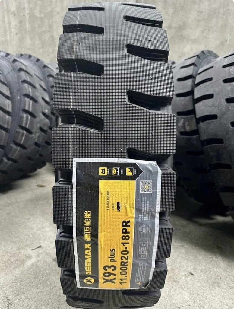 Lốp DEEMAX 11.00R20 X93 plus 18PR